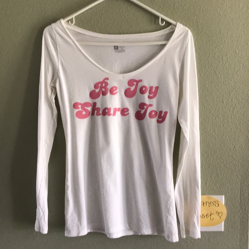 NWOT Target Tee Women’s “Be Joy Share Joy” Graphic Top